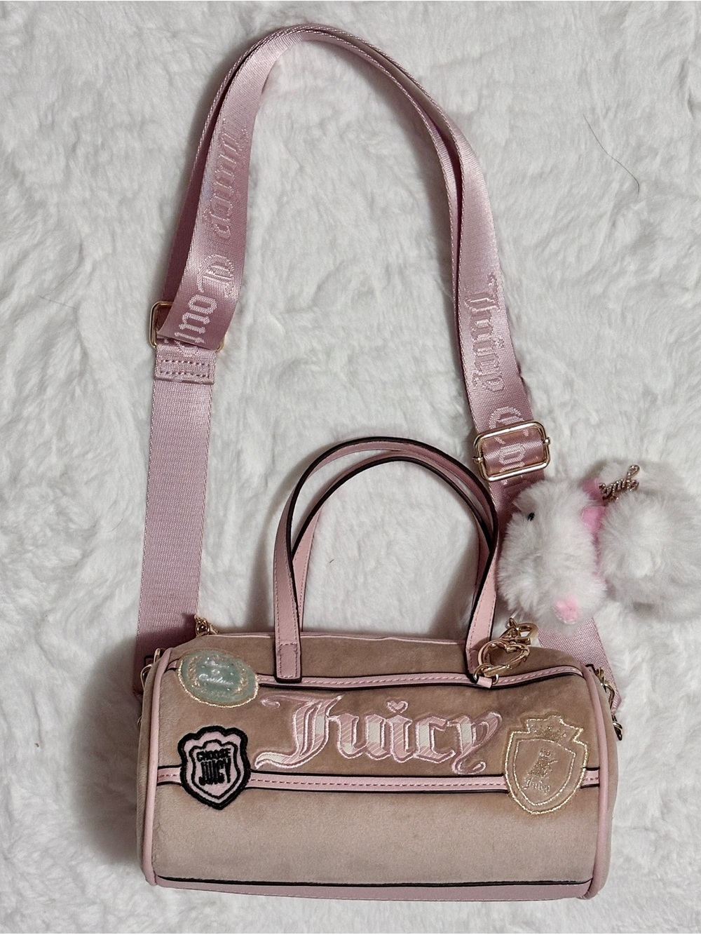 Juicy Couture Tan and Pink Velvet Barrel Bag with Plush Charm - Picture 3 of 12